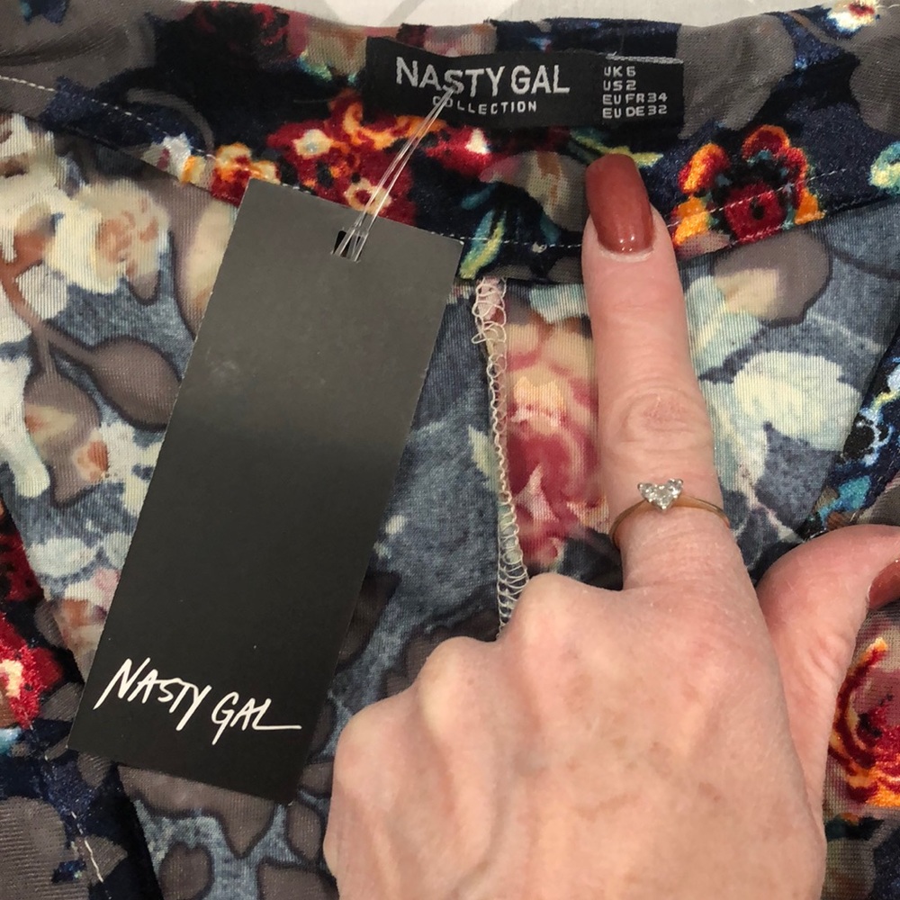 Nasty Gal floral minidress with pockets - Picture 7 of 8